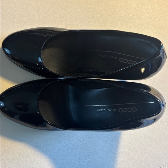 Ecco Danish Design Shiny Black Heels - Picture 10 of 10